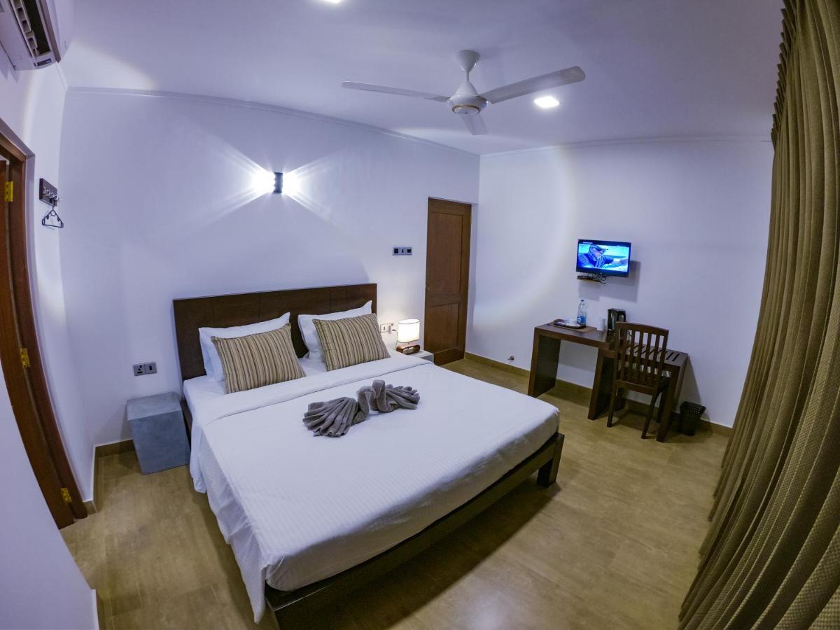 Bony'S Holiday Inn Negombo Extérieur photo